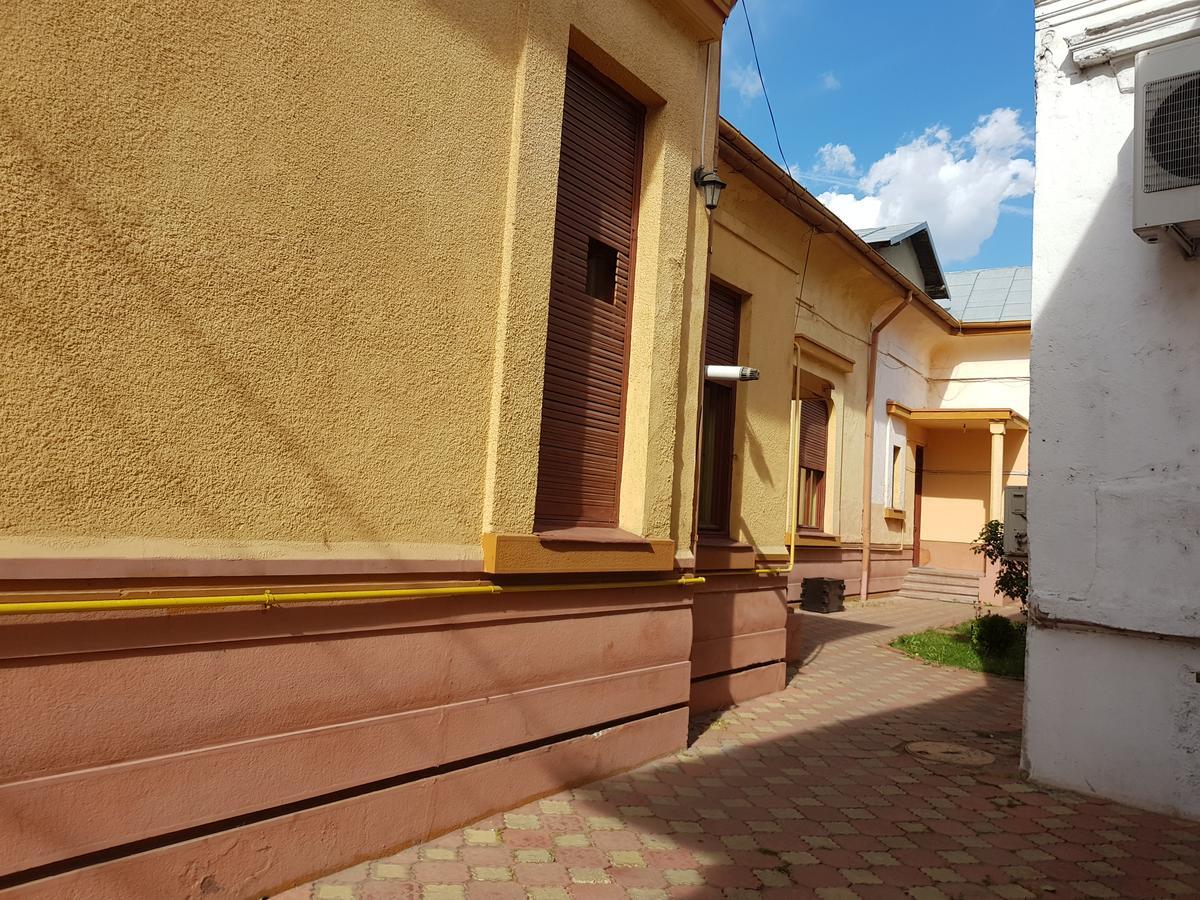 Хостел Casa Boiereasca Крайова Экстерьер фото