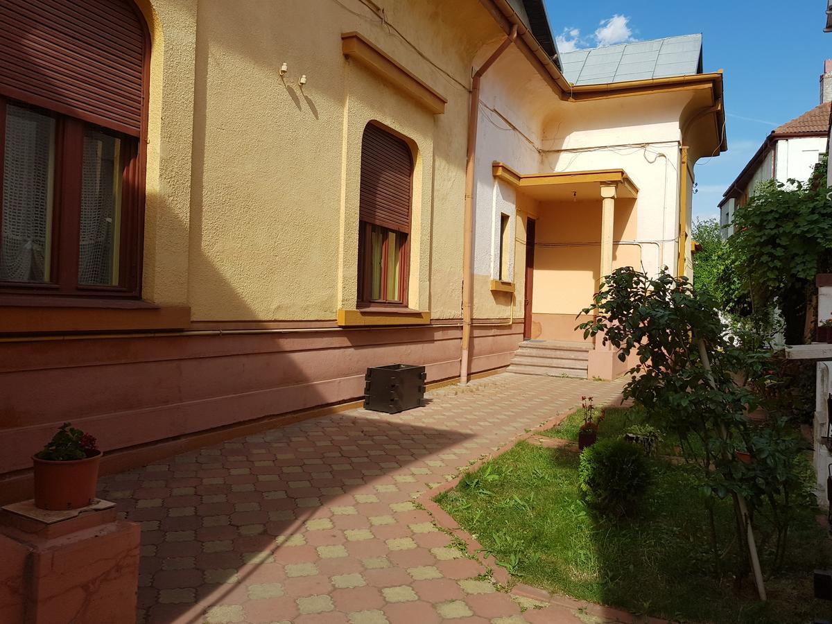 Хостел Casa Boiereasca Крайова Экстерьер фото