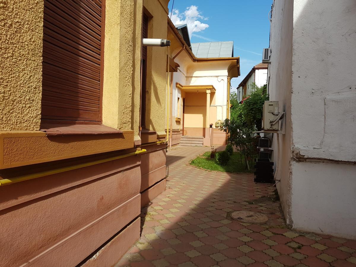 Хостел Casa Boiereasca Крайова Экстерьер фото