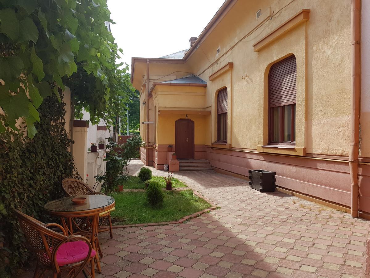 Хостел Casa Boiereasca Крайова Экстерьер фото
