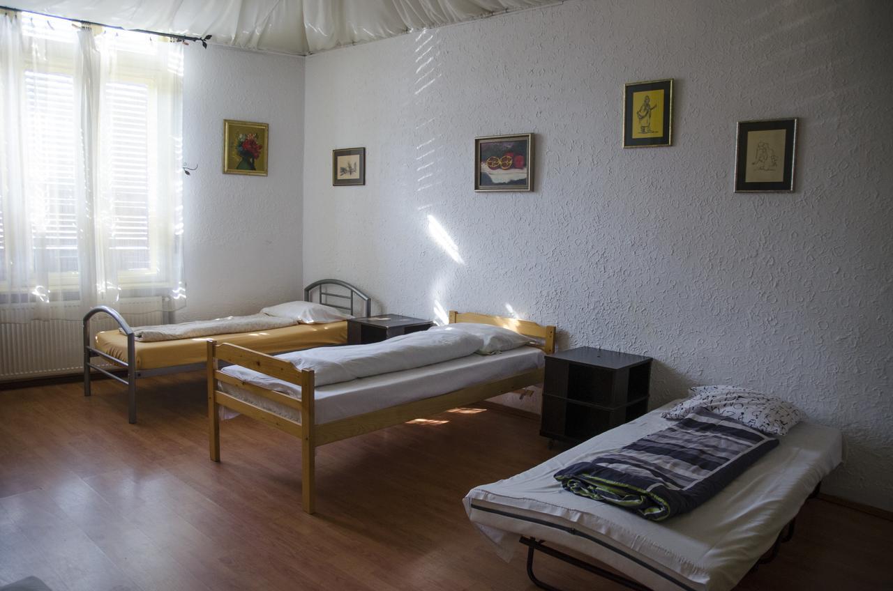 Хостел Casa Boiereasca Крайова Экстерьер фото
